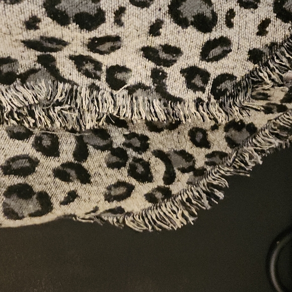 Leopard print scarf - Picture 3 of 10